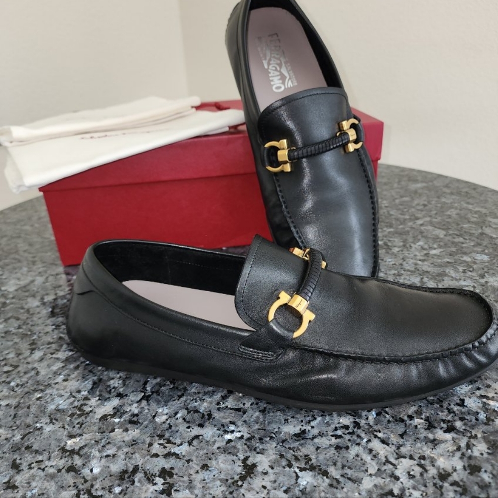 Salvatore Ferragamo/ Achille Driver Dress Shoes Black w/ Gold/ Size 10